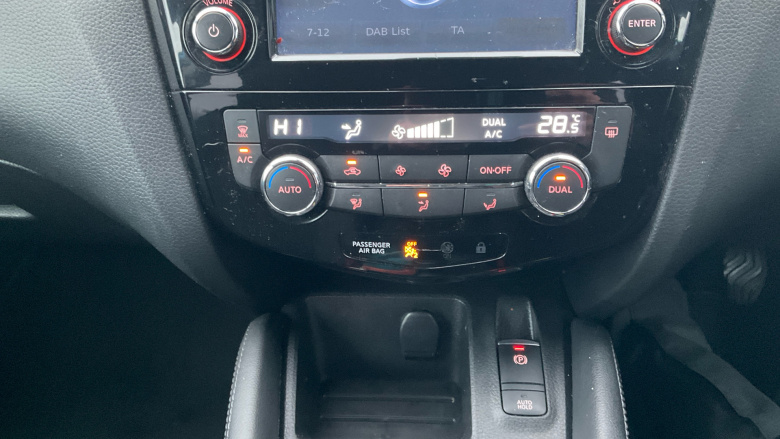 Nissan Qashqai 1.6 DiG-T N-Connecta 5dr Petrol Hatchback